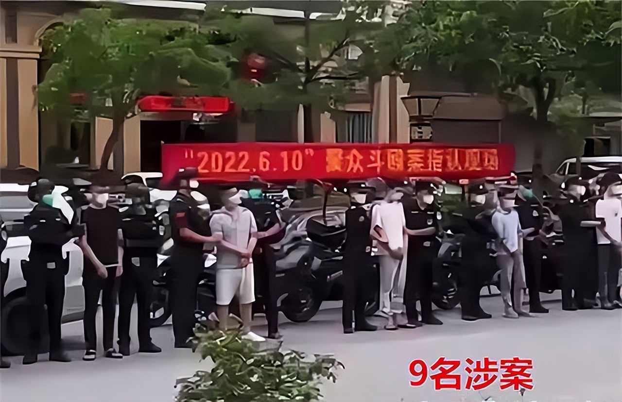 唐山打人事件中,受害方家属都选择性失声,觉得不正常啊