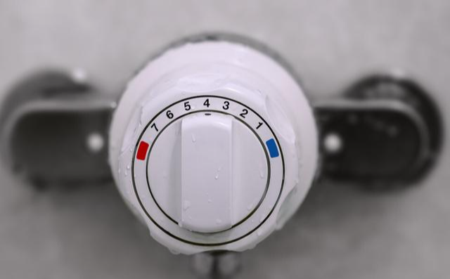 恒温花洒到底好不好?有3个优点和缺点,弄清后再做选择