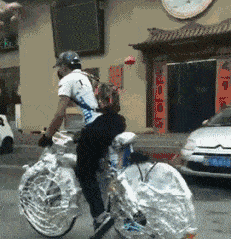 结婚时请了3个伴娘,发现这婚可能结早了...总要给别人留点机会啊