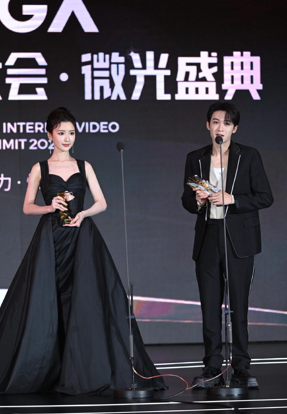 肖战|微博视界大会获奖名单:肖战、baby、赵露思单独获奖,含金量更高