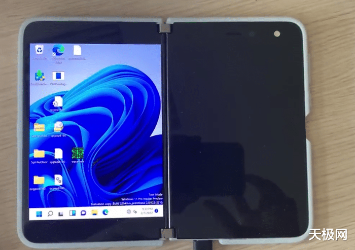 Windows|微软Surface Duo成功刷入Win11,目前已点亮一半屏幕