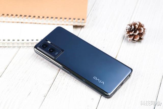 Windows|6000mAh+5000万像素+128GB,现已跌至1299元,沦为标准千元机