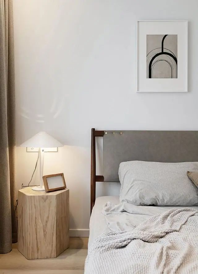 她家装修看似简单品位却不俗,进门就让人感觉很治愈,真想照着装