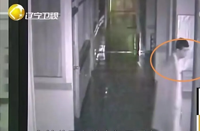 寒心!66岁老人在医院病房上吊自杀,值班医生曾两次路过