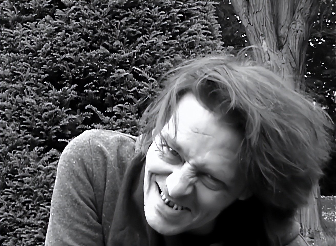 阿兰·德龙|阿兰德龙被传决定安乐死后首现身，满头白发显苍老，讲话有些迟钝