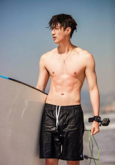 关晓彤|《向往6》官宣定档，张子枫张艺兴遭劝退，网友：睁眼说瞎话