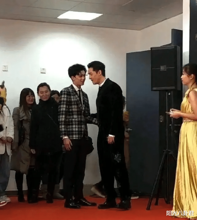 娱乐圈|溜肩、驼背、大肚腩，娱乐圈万众追捧的“男神”，空有一副好皮囊