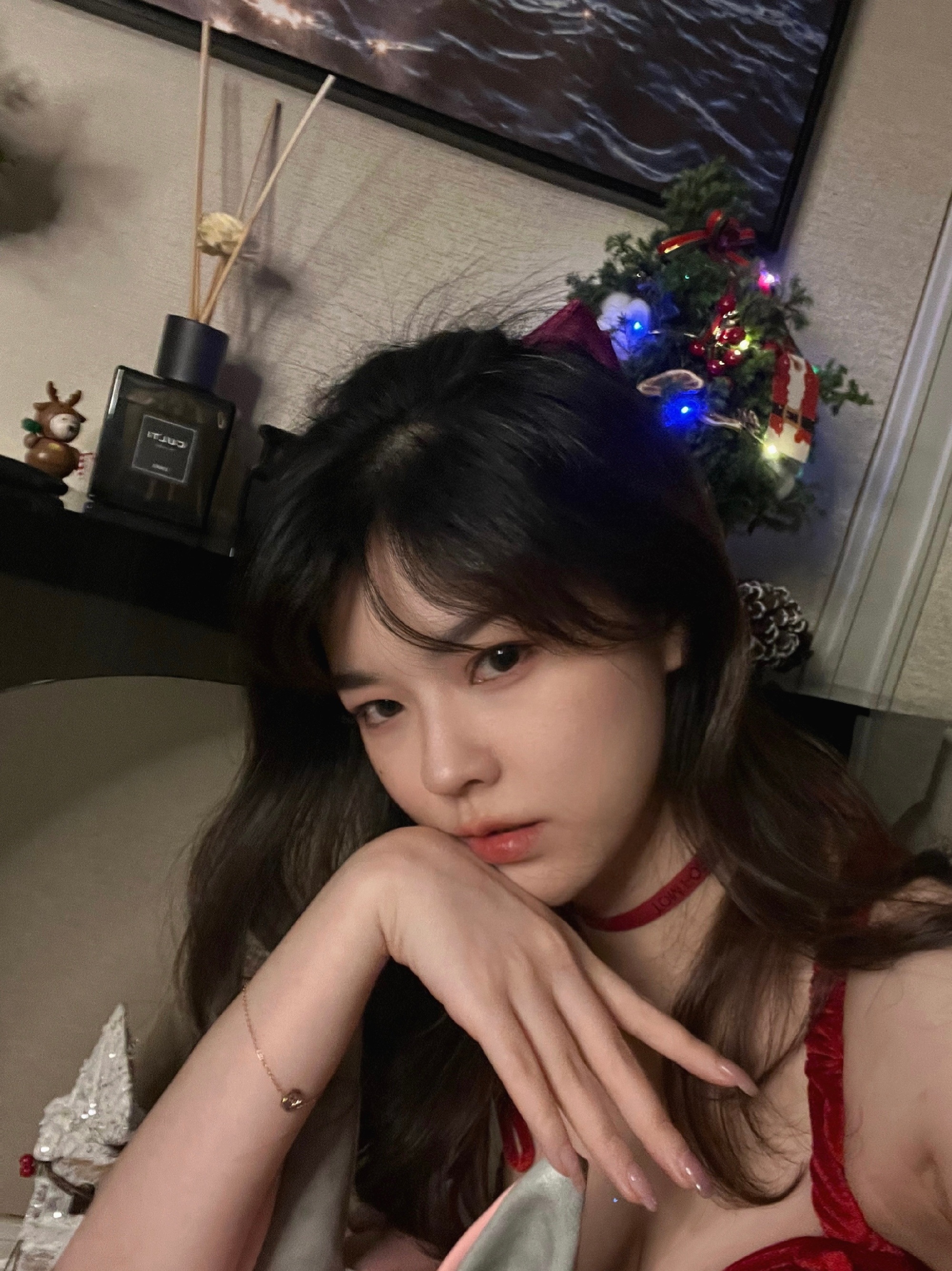 绝地求生|36D沫子惊艳回归？白色紧身裙尽显婀娜身材，疑似确定新平台