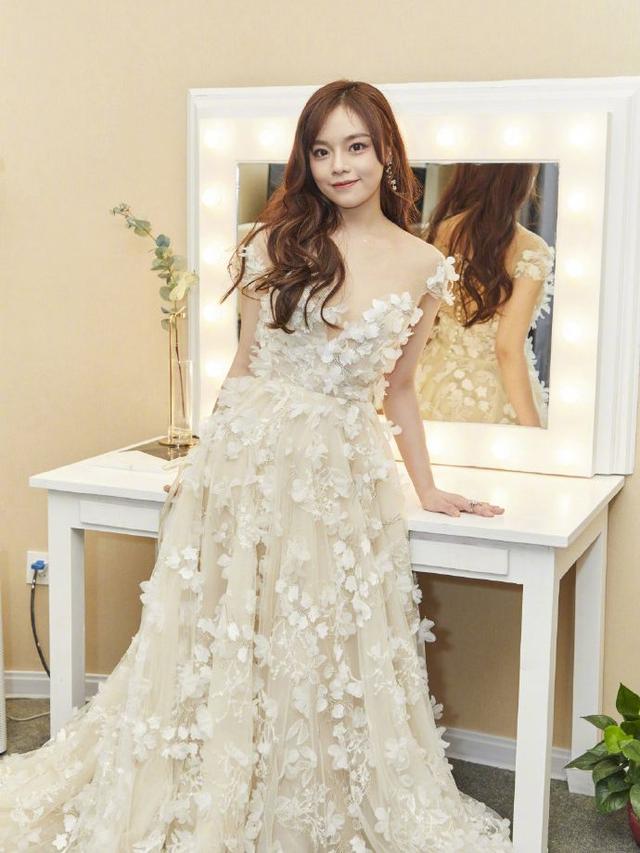 黄霄云|《歌手当打之年》从黄霄云淘汰网络一片欢腾，看娱乐圈里的红与黑