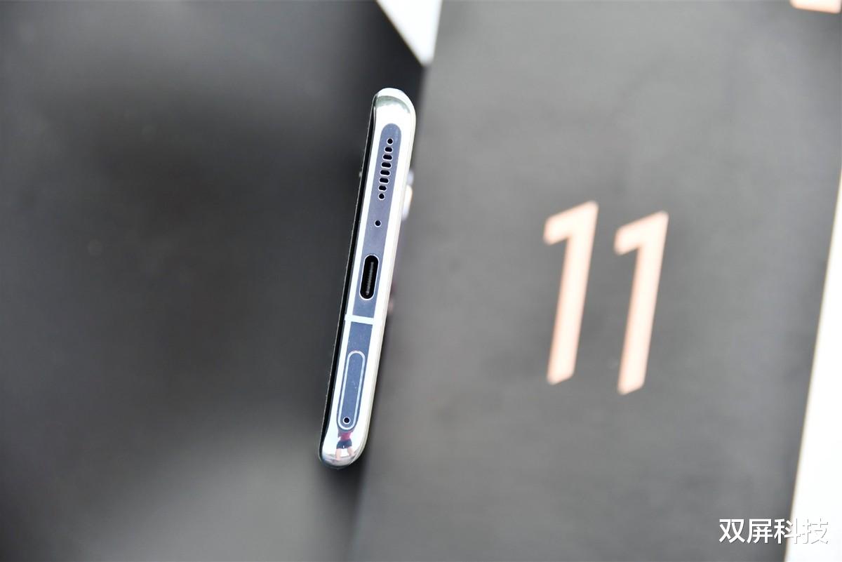 小米科技|雷军彻底爆发：IP68+5000mAh+超大底主摄，2140元“跳水价”离场