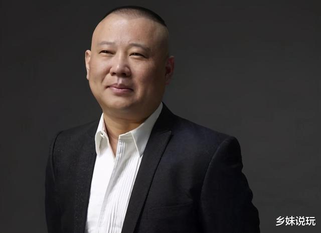 周星驰|郭德纲：家里奢华装修像暴发户？师徒聚餐，合影站位暴露他更受谁