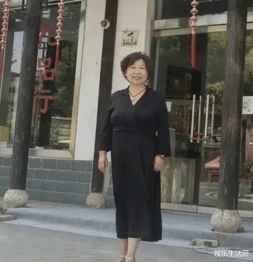 程潇|录音曝光后,杜新枝直播斥田静表面一套背后一套,静口碑不降反升