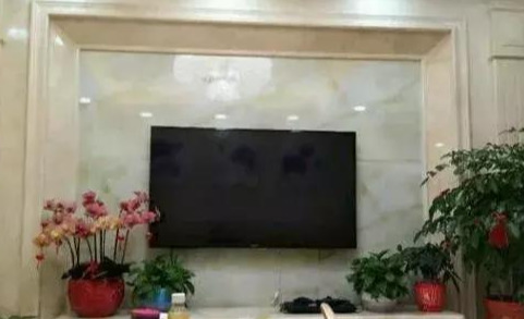 妻子坚持全屋贴瓷砖，完工后像个\瓷器房\，好处是住5年仍崭新