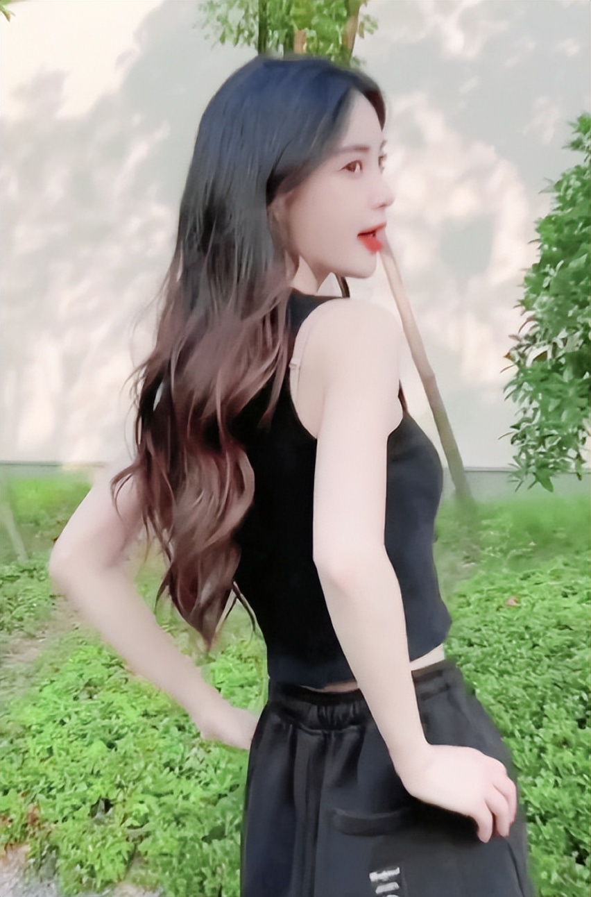 Angelababy|Angelababy玩滑板瘦成一道闪电