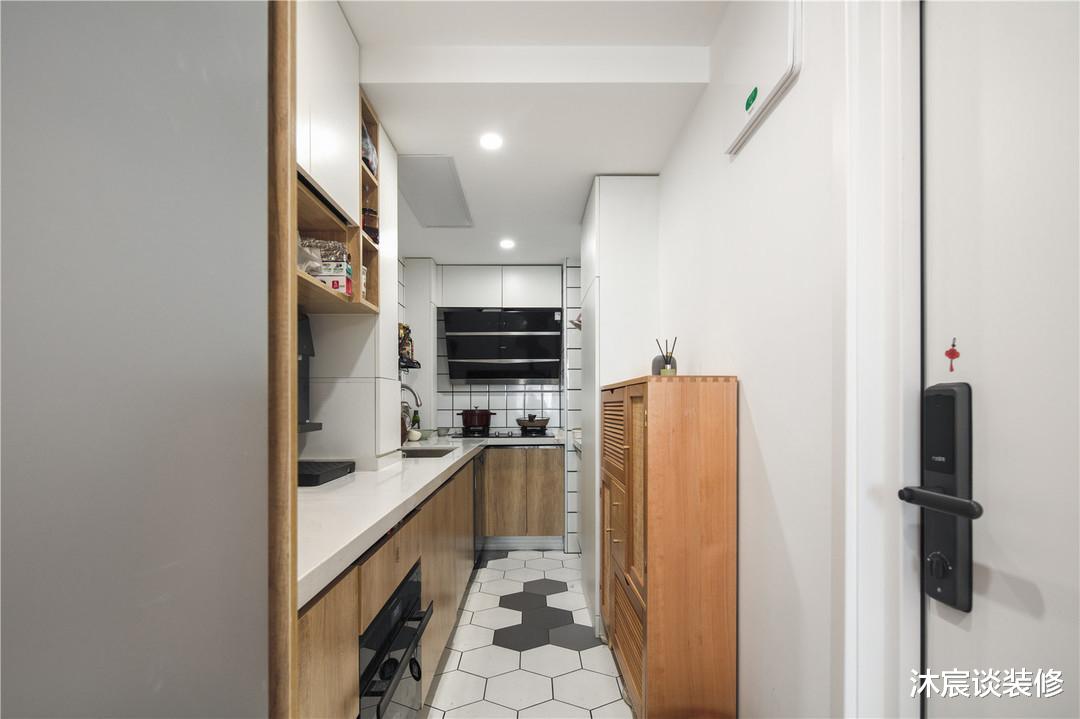 这么奇葩的户型,拿来当婚房,装修成这样还真是长见识了