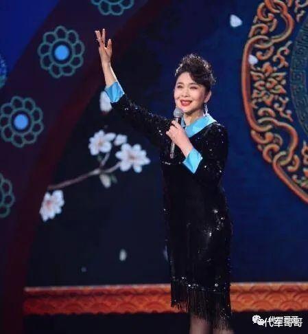 尤小刚|她是美女主持人，曾嫁给导演尤小刚，如今54岁却还是孤身一人