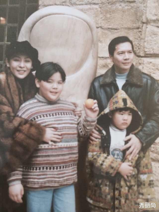 李小龙|向佑:我爸是向华强,我哥是向佐,我在没有父爱的环境下带泪成长