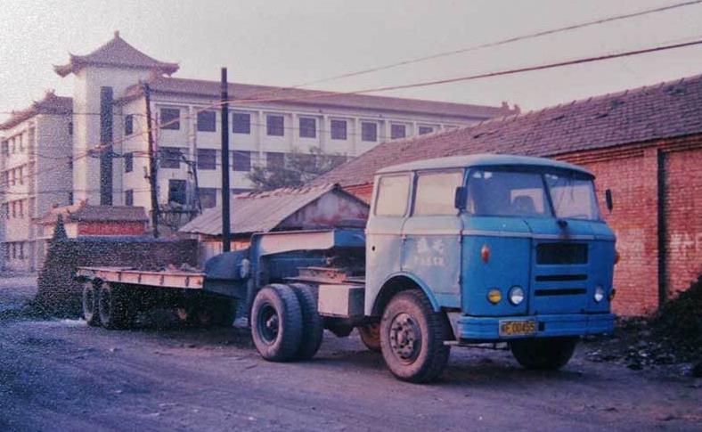 1996年，胖司机贩毒被抓捕，用一绝技逃生，5年后因情妇暴露行踪