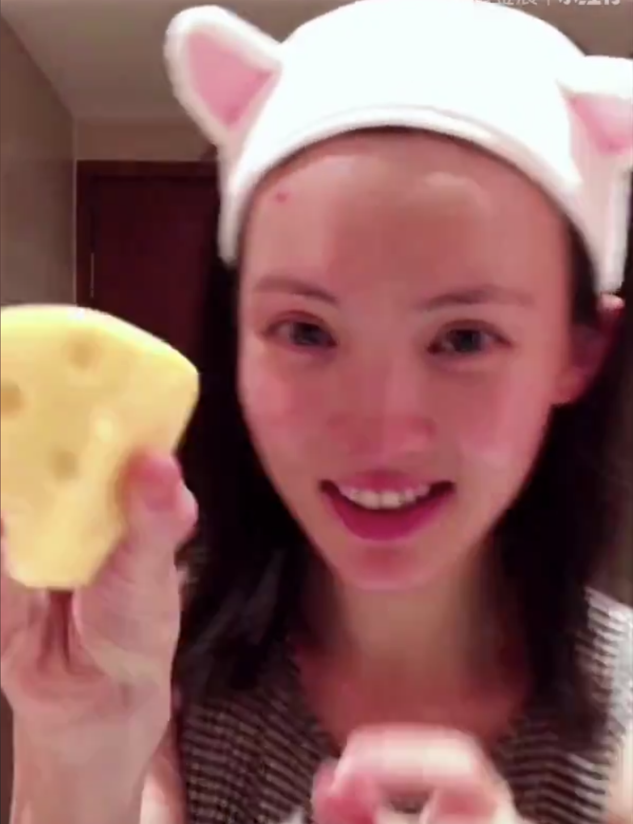 李佳琦 金晨晒出用了自用三年的洁面皂，价格超亲民，李佳琦：用后痘痘黑头都没了