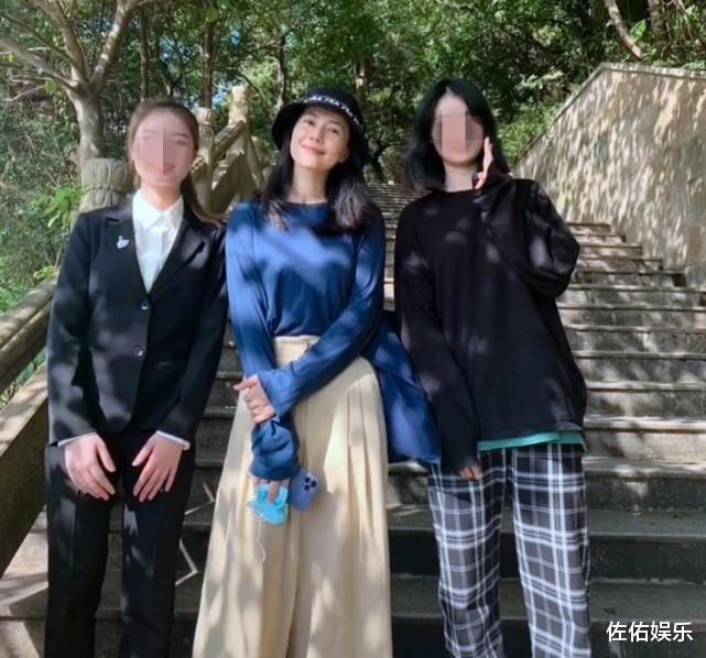 高圆圆|高圆圆自曝身材短板后再晒美照，43岁依旧甜美如少女