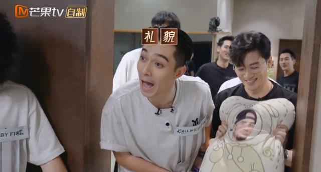 张婧仪|张智霖部落被围攻,王大陆只想挑战苏有朋,潘玮柏净说大实话