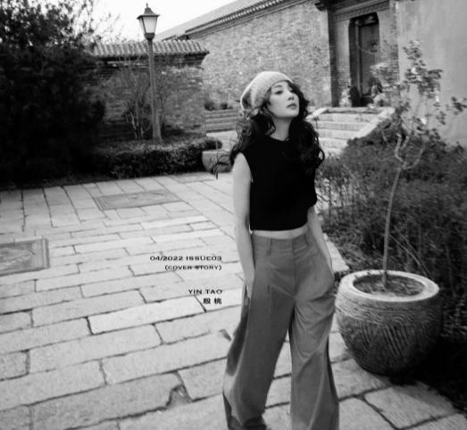 殷桃|太飒了!殷桃最新大片出炉,小蛮腰、大长腿吸睛,嘟嘟嘴超可爱