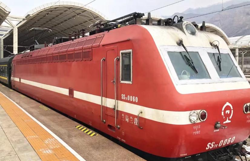 杭州|横跨5千公里的火车,沿途观光停不下来,被游客称为:观光列车