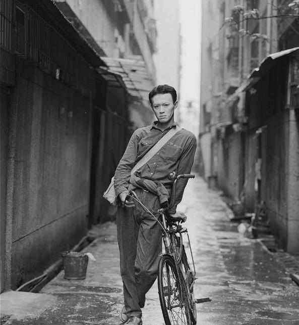 金士杰|老戏骨金士杰:57岁不顾争议迎娶22岁女学生,六旬时生下双胞胎