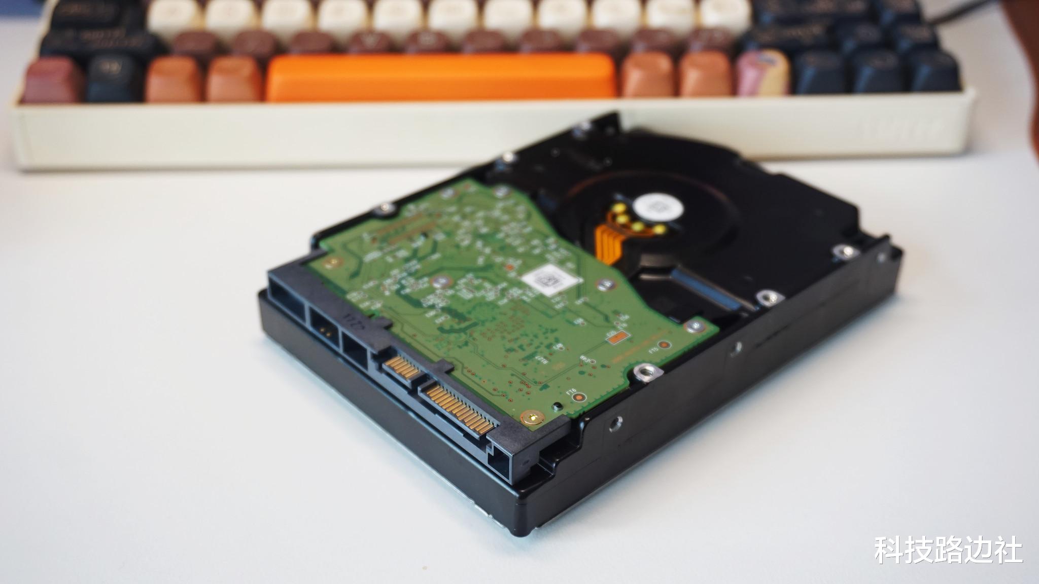 趁着双11升级家庭多路监控硬盘,西数紫盘8TB,稳定且专业
