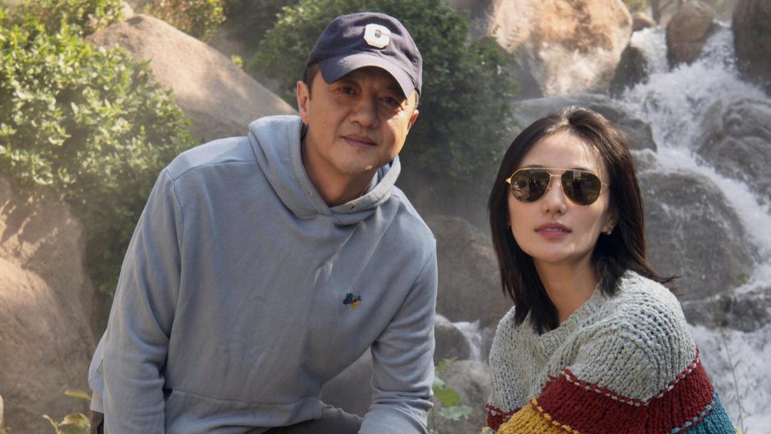 李亚鹏|李亚鹏全家福曝光！娇妻穿毛衣留短发似王菲翻版，二胎女儿首露正脸像爸爸