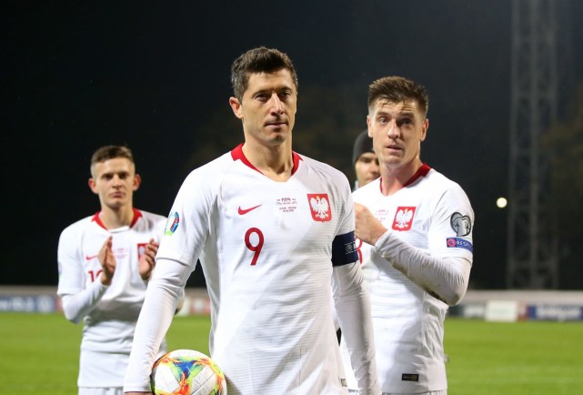 温格|FIFA宣布波兰直接晋级！成俄男足禁赛受益者，莱万距世界杯仅剩1战