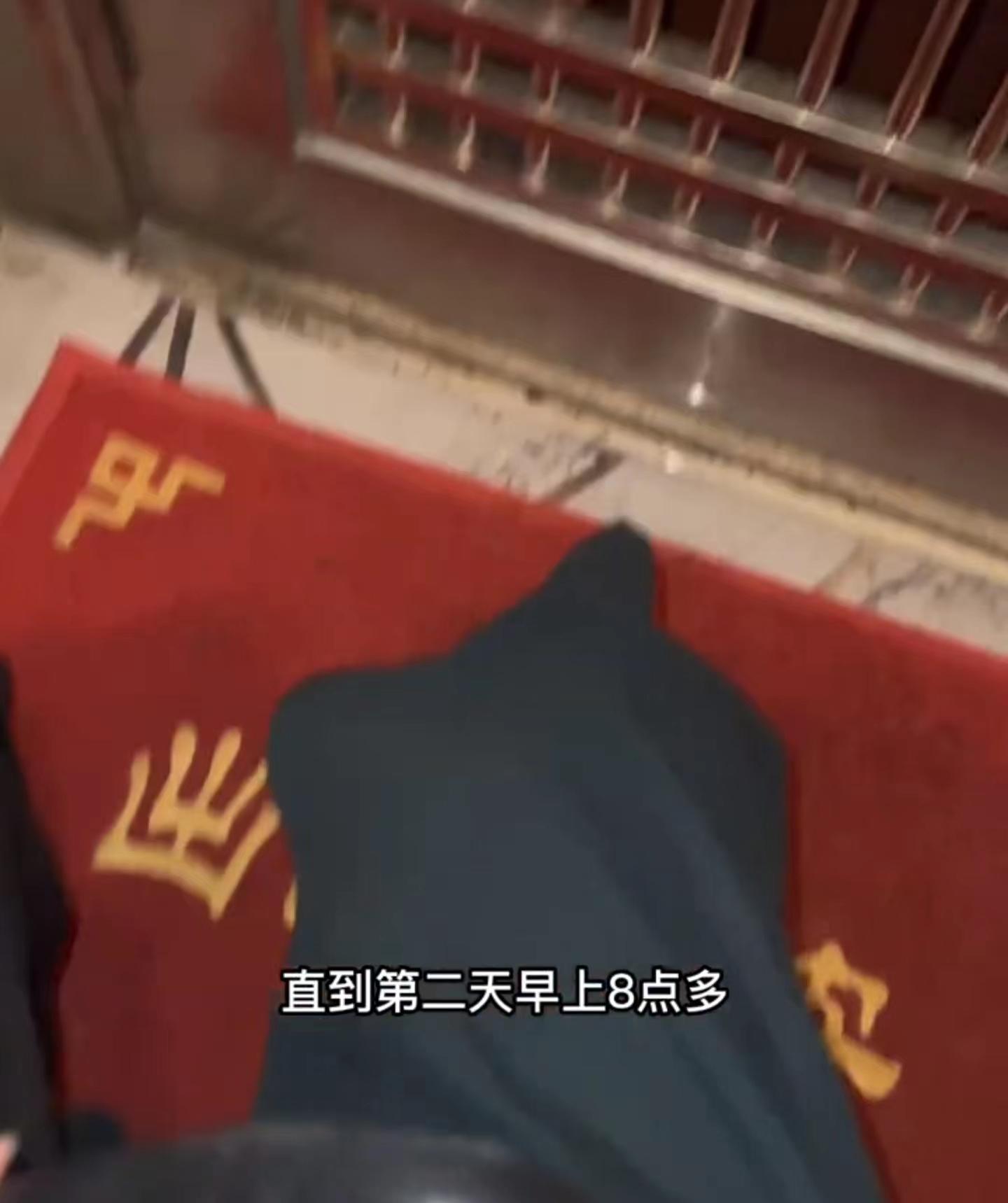 演员王东老婆遭公公殴打,小区撞车拖行六百米!