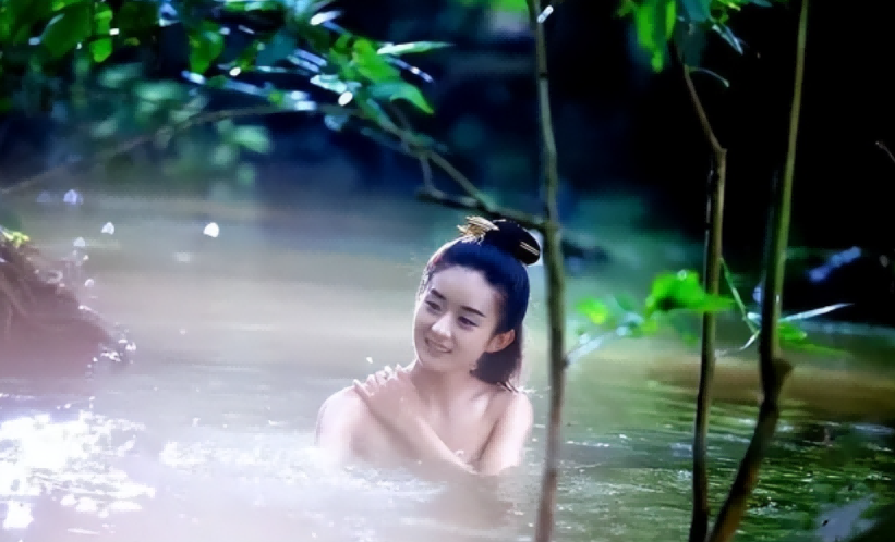 正午阳光|颜值太低别演“美人出浴”!有人一眼万年,有人想把她按水里