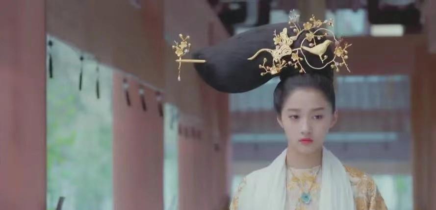 何瑞贤|4位被脖子拖累的女星!明明长了张倾国倾城的脸,一换古装就翻车