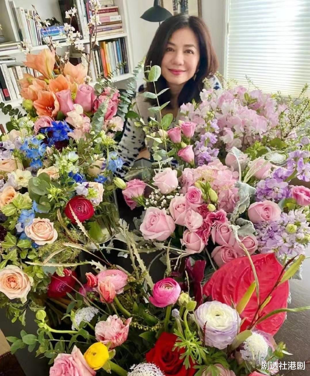 钟楚红|魅力不减!62岁钟楚红近况曝光,脸上已有明显皱纹但仍崇尚健康美