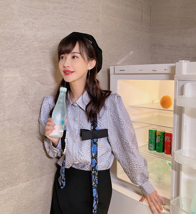 带货|女星杨雪直播带货小零食,网友留言整容失败和差评,脸色瞬间变青