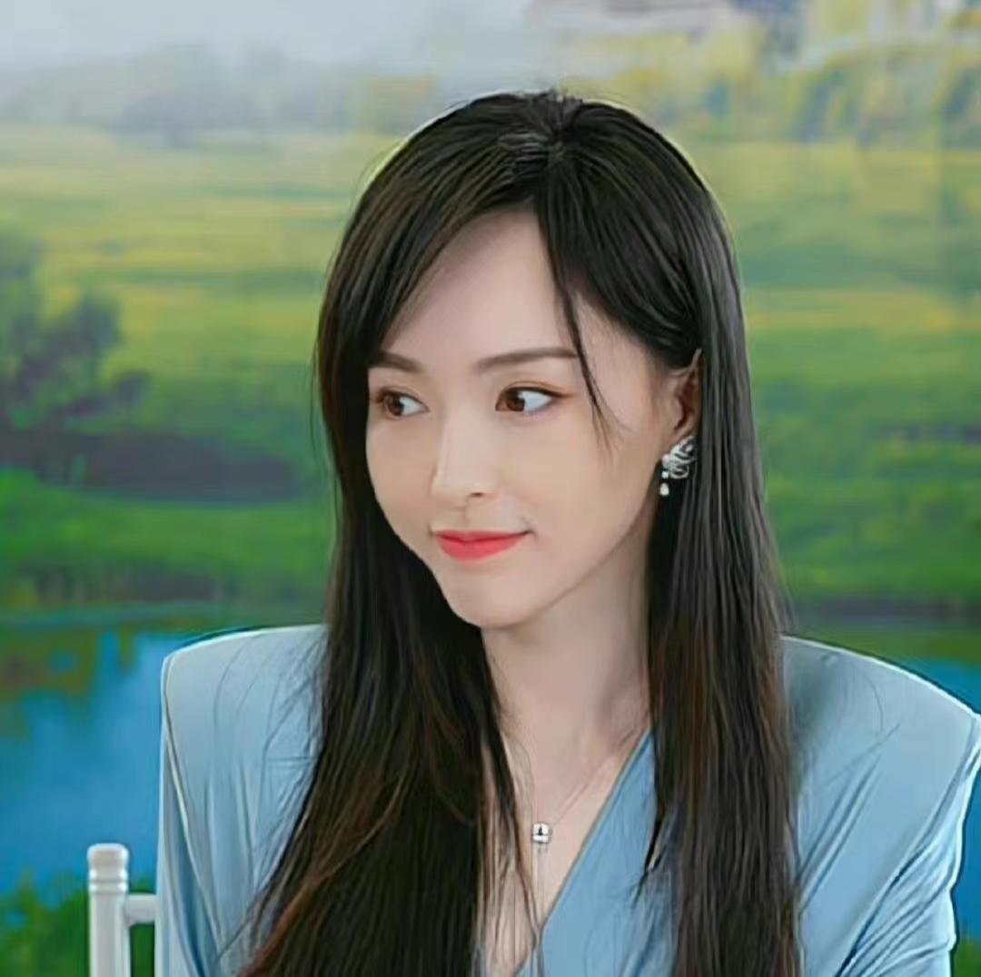 唐嫣|唐嫣参加活动长腿抢镜,直播状态极好,工作室发营业图遭粉丝吐槽