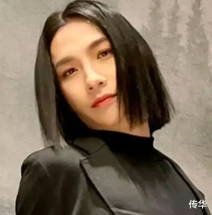 小S|小S的出轨对象唐老师现身了！两人生活照片互相依偎在一起