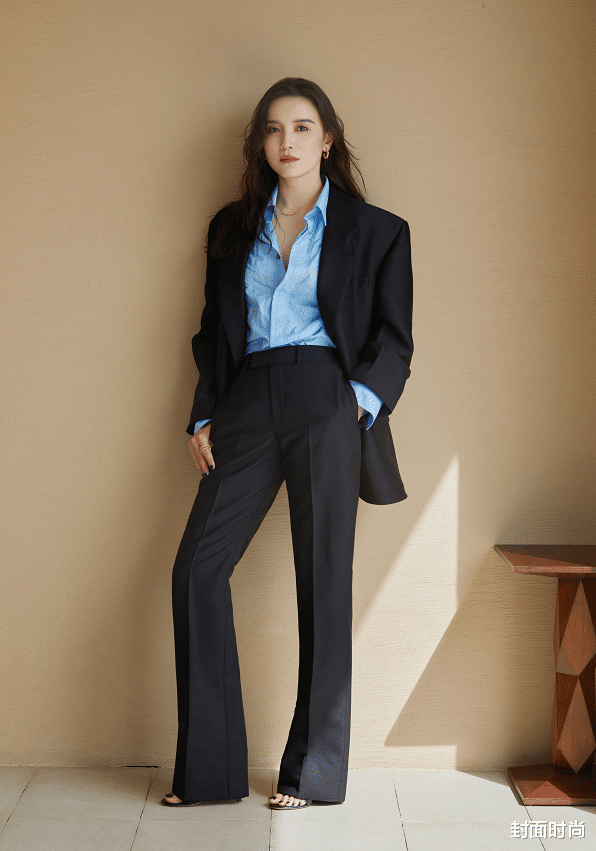 退休|宋佳两部剧两种风格,小女人温柔与大女人的霸气,都藏在穿着里