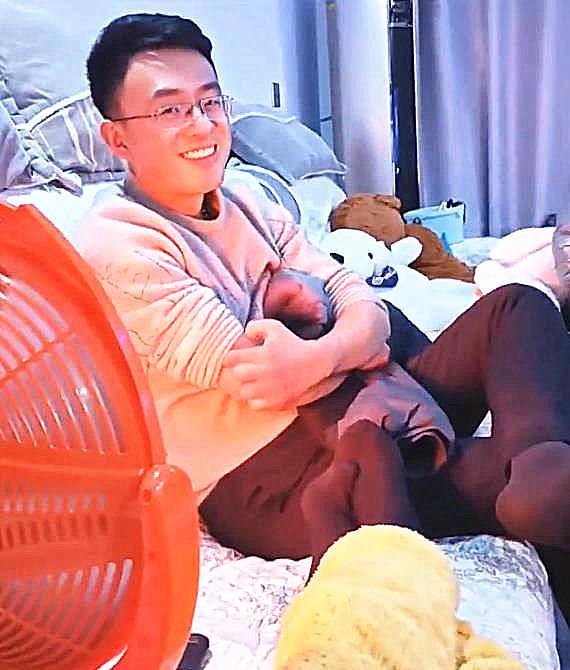 母亲专门从乡下来叮嘱儿子，不要让儿媳上班了：村里又有媳妇跑了
