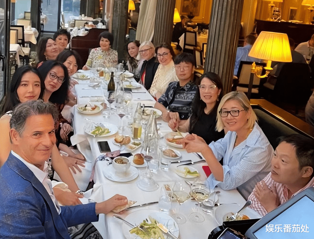 金星|年近54岁的金星跳舞被拍，有网友发现金星脚部变形，还有腿毛