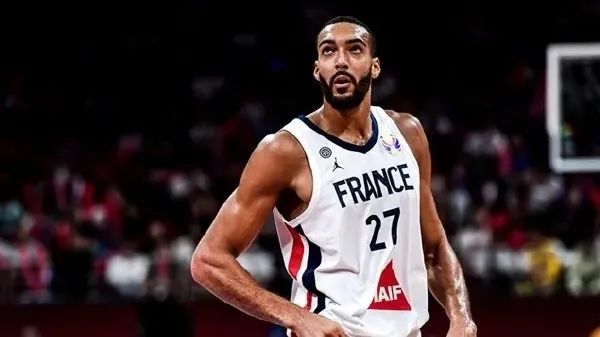 哭了!全明星中锋5中1!打不动后卫!NBA可能又一失败大交易