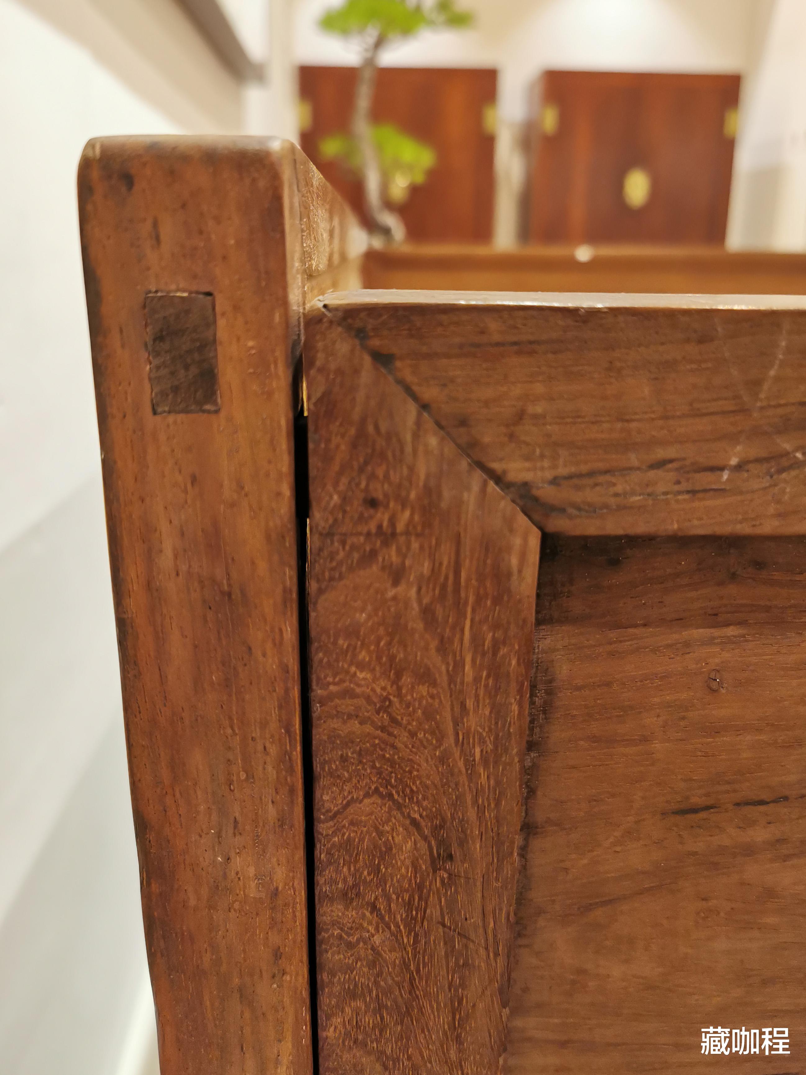 |够大够老够典型，黄花梨木也有锯齿纹理