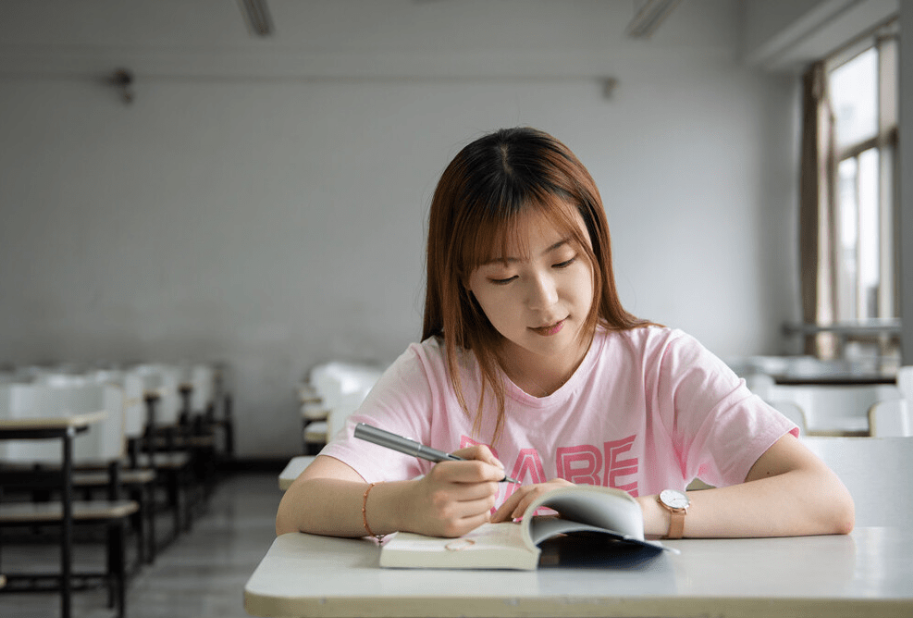 应届生|应届生找工作不顺差点放弃,HR好心安慰,可话虽温暖却很扎心