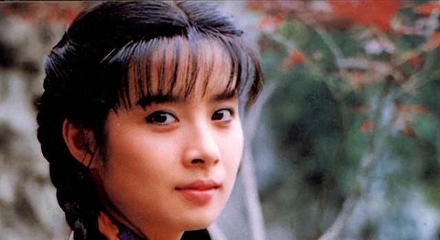 岳翎|岳翎从《青青河边草》到《梅花三弄之鬼丈夫》，她还有哪些作品？