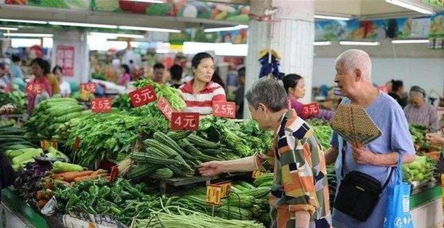 想要正义就得有证据,何家弘一个动态引发关注,多多的留言是亮点