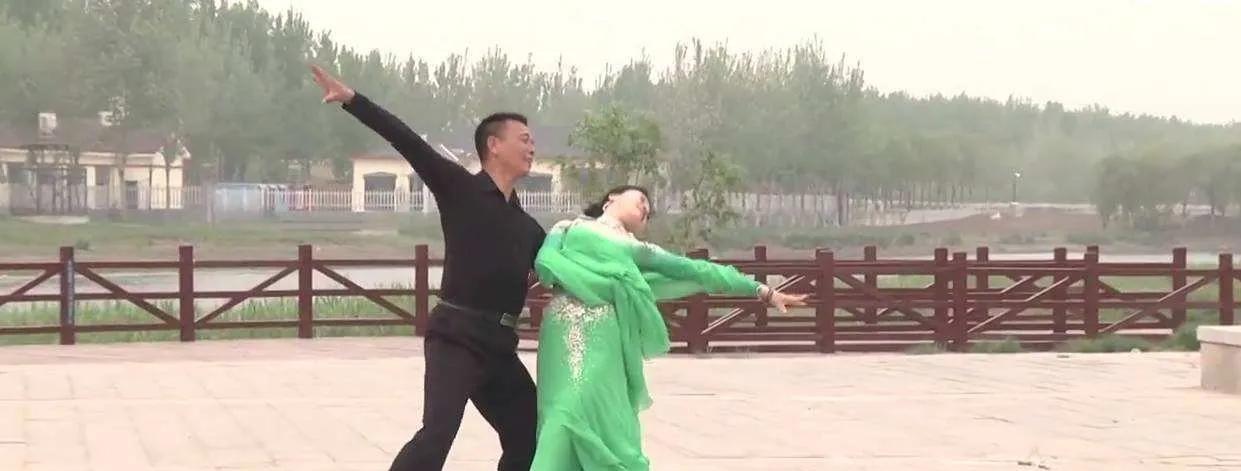 苍兰诀|36岁小伙：与留守妇女跳舞，坚持重在娱乐，不掺和情感，拒绝暧昧