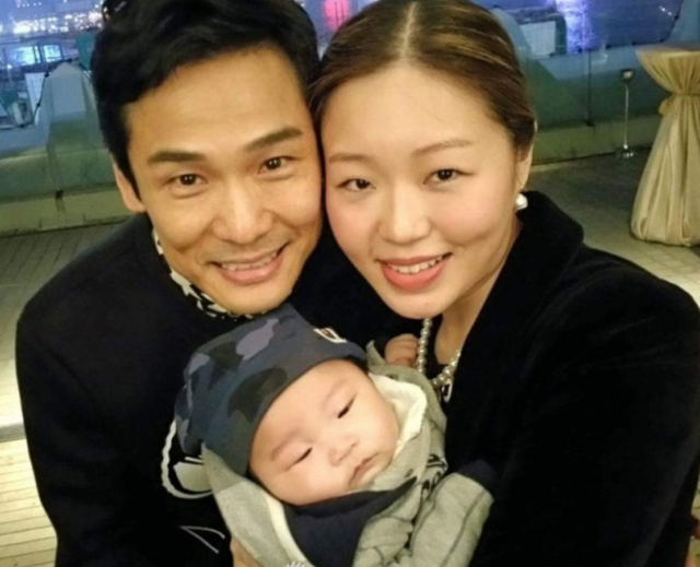 杜德伟|杜德伟妻子李晓冰,丈夫比母亲大一岁,婚后生一子,生活幸福甜蜜