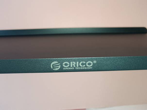 让电脑机箱玩漂移- 奥睿科（ORICO) 移动滑轮主机架试玩