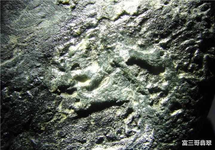 翡翠|蟒带——赌色的生命带,不识蟒带何言赌石?